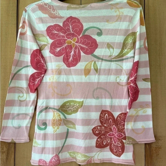 Cut Cute Sweater Size M​ - Picture 2 of 4
